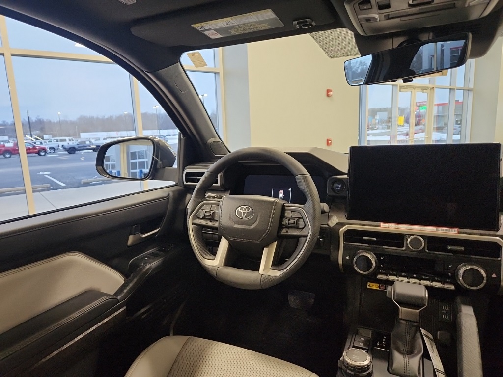 Vehicle image 16 of 29