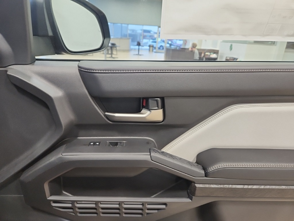 Vehicle image 18 of 29