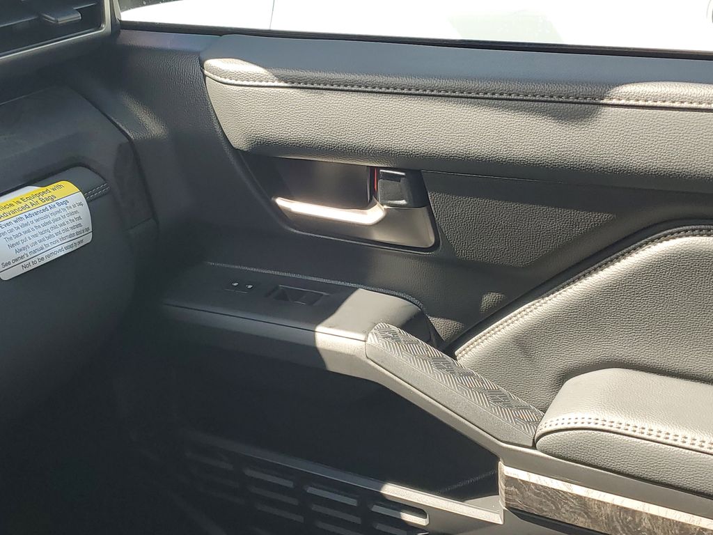 2025 Toyota Tacoma Limited Image 26 of 32