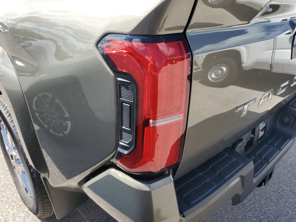 2025 Toyota Tacoma Limited Image 19 of 32