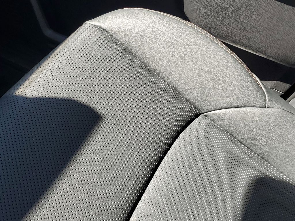 2025 Toyota Tacoma Limited Image 30 of 32