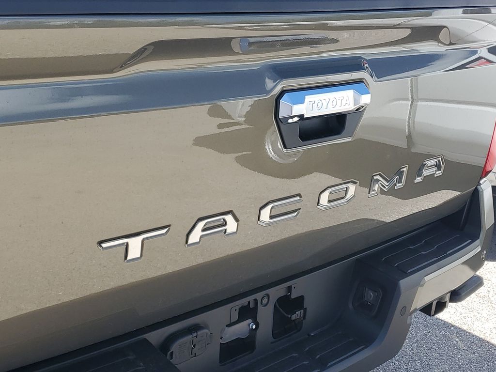 2025 Toyota Tacoma Limited Image 27 of 32