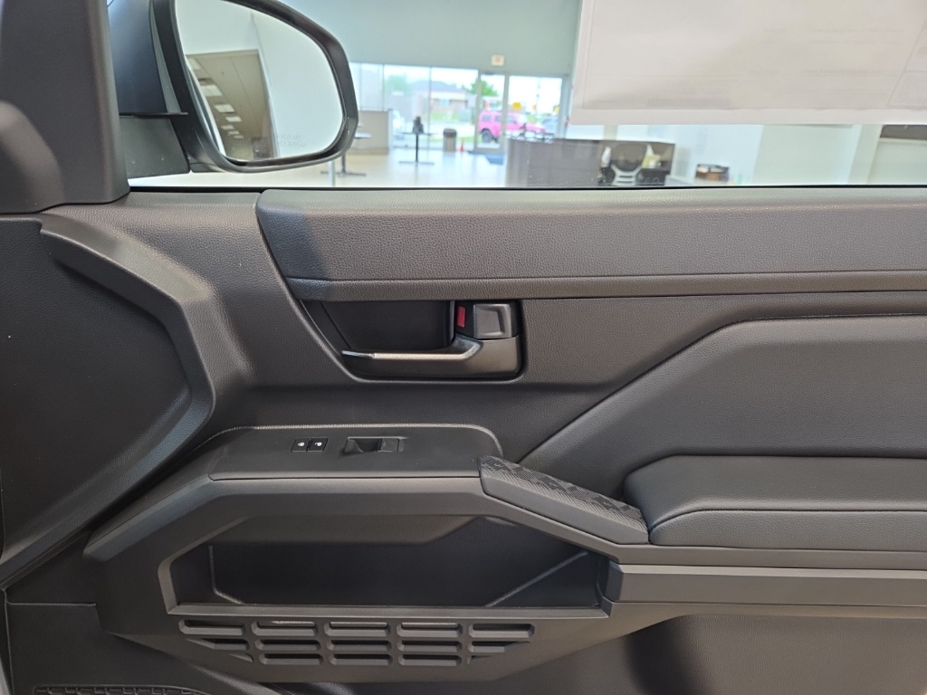 Vehicle image 18 of 28