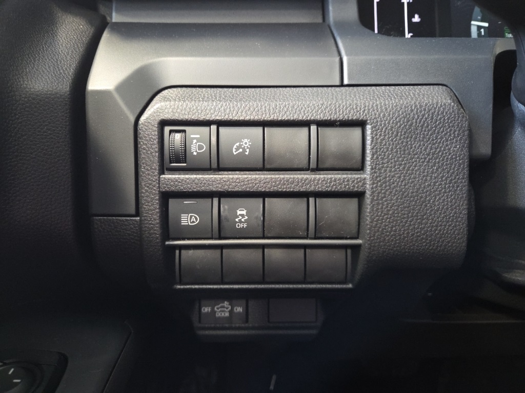 Vehicle image 24 of 28