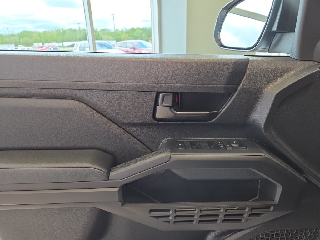 Vehicle image 10 of 28