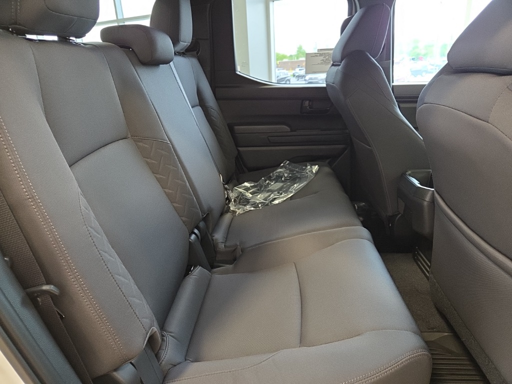 Vehicle image 15 of 28