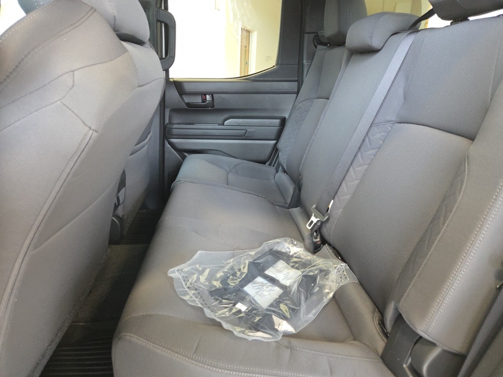 Vehicle image 13 of 28