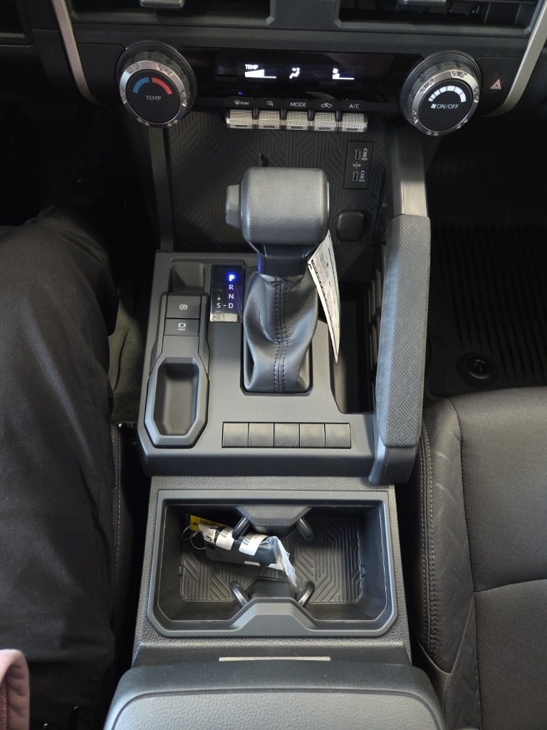 Vehicle image 25 of 28
