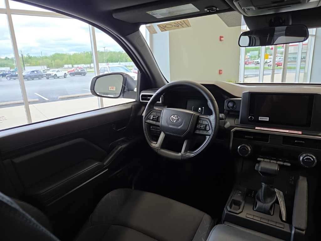 Vehicle image 16 of 28