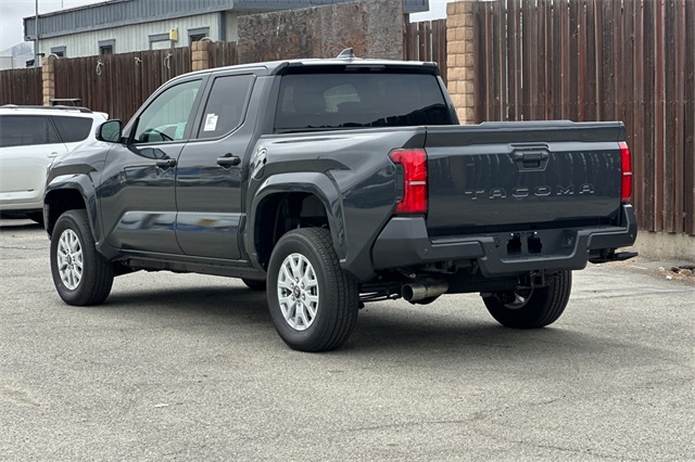Vehicle image 7 of 32