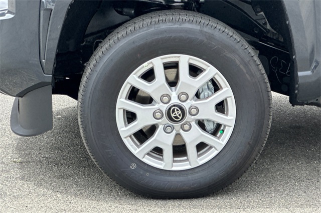 Vehicle image 10 of 32