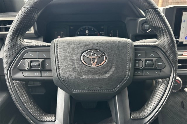 Vehicle image 16 of 32