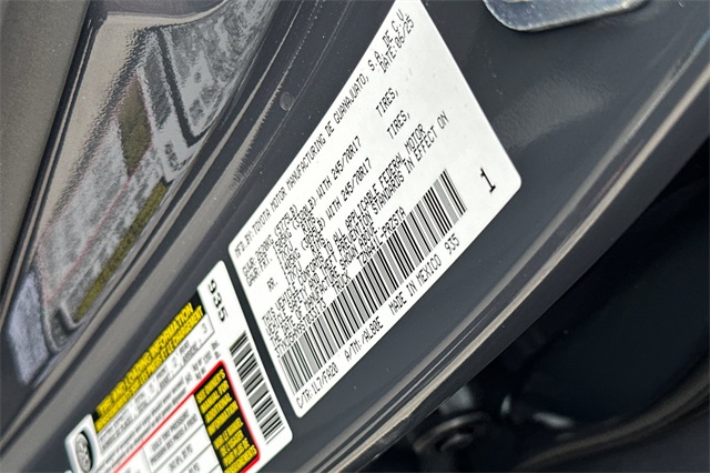 Vehicle image 23 of 32