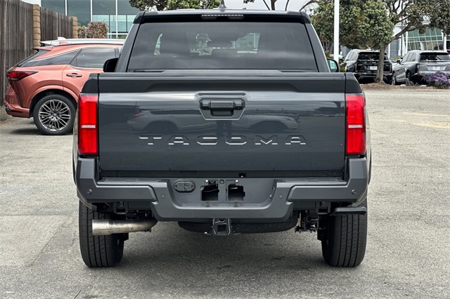 Vehicle image 8 of 32