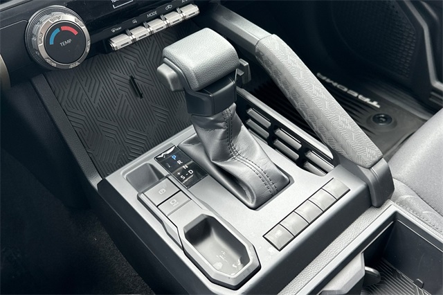 Vehicle image 19 of 32