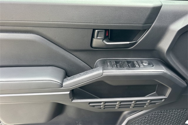 Vehicle image 20 of 32