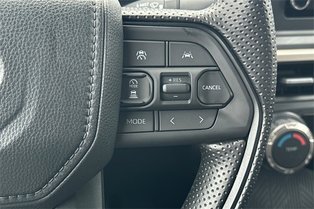 Vehicle image 22 of 32