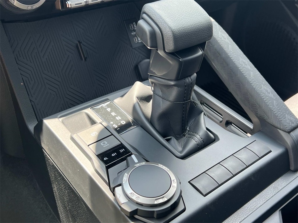 Vehicle image 15 of 30