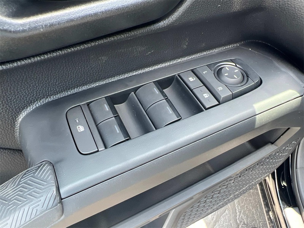Vehicle image 25 of 30