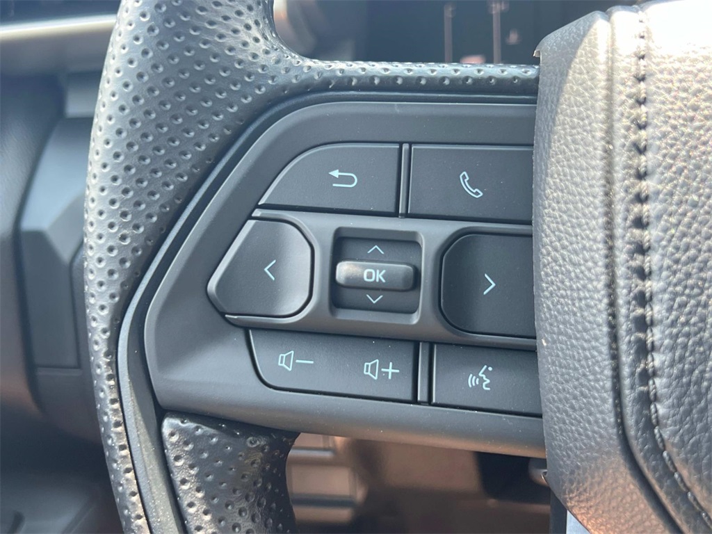 Vehicle image 19 of 30