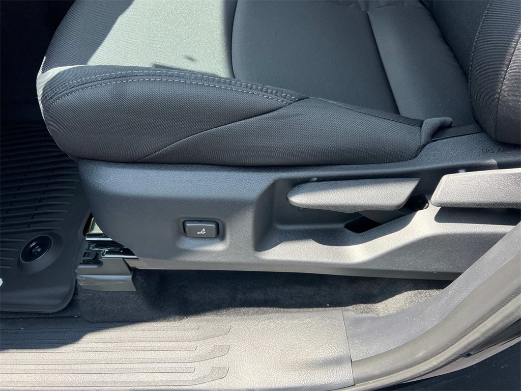 Vehicle image 27 of 30