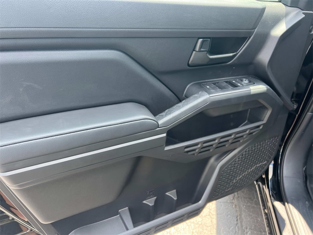 Vehicle image 16 of 30