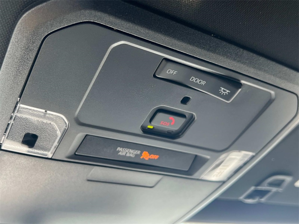 Vehicle image 21 of 30
