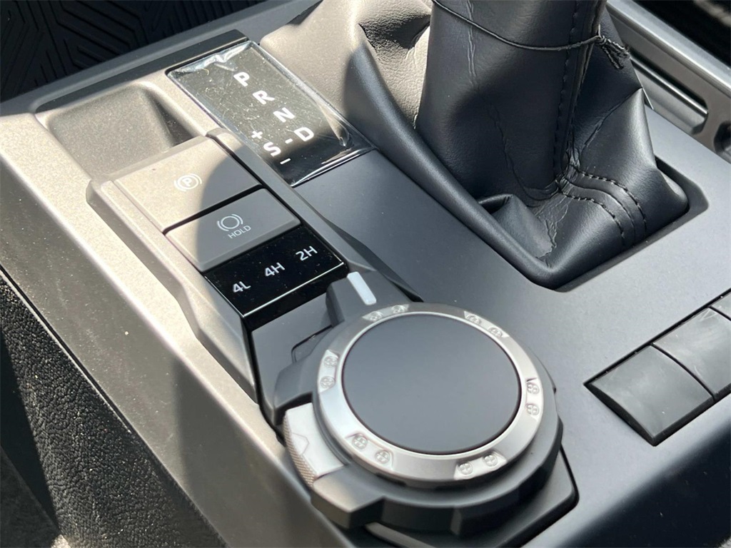 Vehicle image 23 of 30