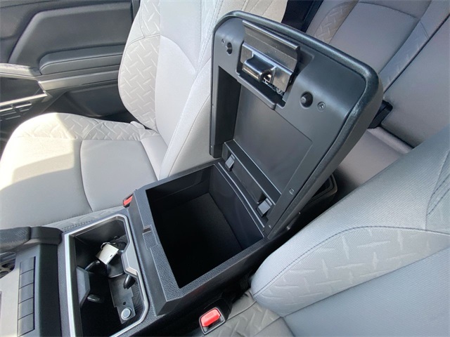Vehicle image 20 of 24