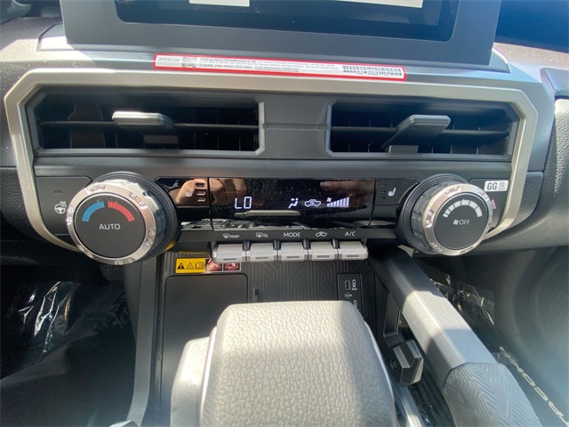 Vehicle image 18 of 24