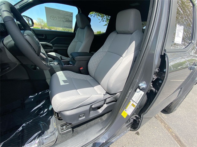 Vehicle image 11 of 24