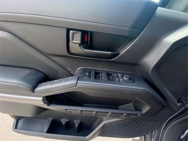 Vehicle image 13 of 24