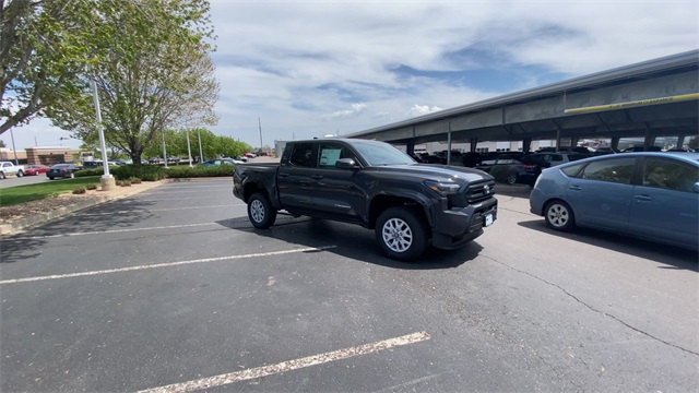 Vehicle image 4 of 24
