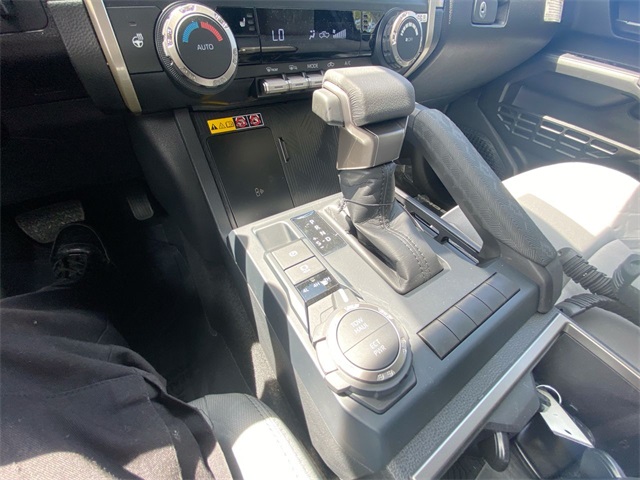 Vehicle image 19 of 24