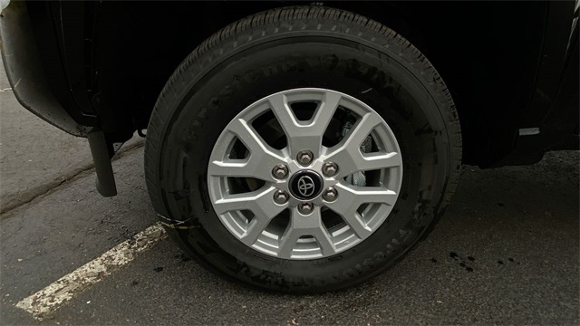 Vehicle image 10 of 24