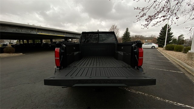 Vehicle image 22 of 24