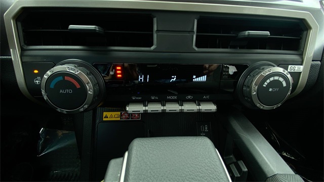 Vehicle image 18 of 24
