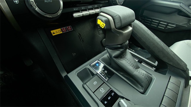 Vehicle image 19 of 24