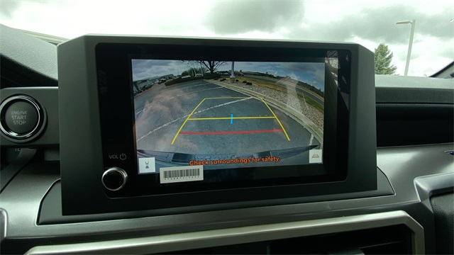 Vehicle image 17 of 24