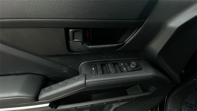 Vehicle image 13 of 24