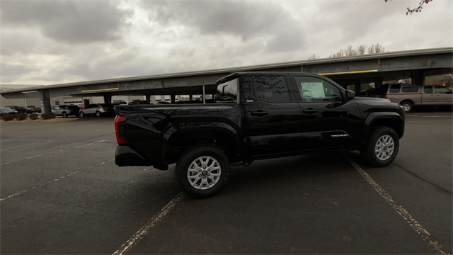 Vehicle image 3 of 24