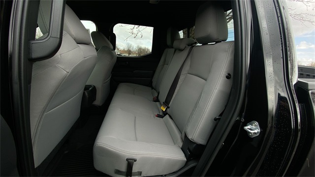 Vehicle image 21 of 24