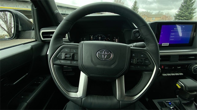 Vehicle image 14 of 24