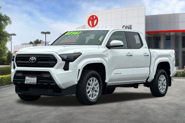 2025 Toyota Tacoma SR5 Image 1 of 31