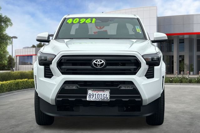 2025 Toyota Tacoma SR5 Image 2 of 31