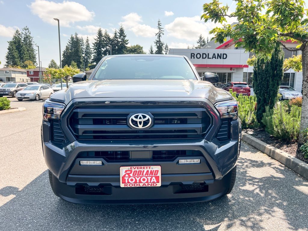 2025 Toyota Tacoma SR5 Image 2 of 24