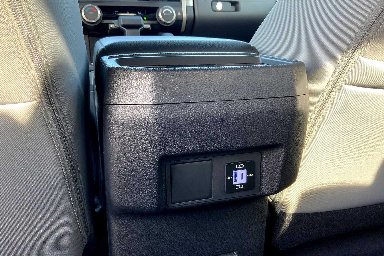 Vehicle image 20 of 22
