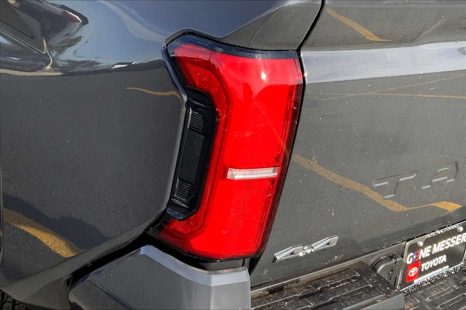 Vehicle image 14 of 22