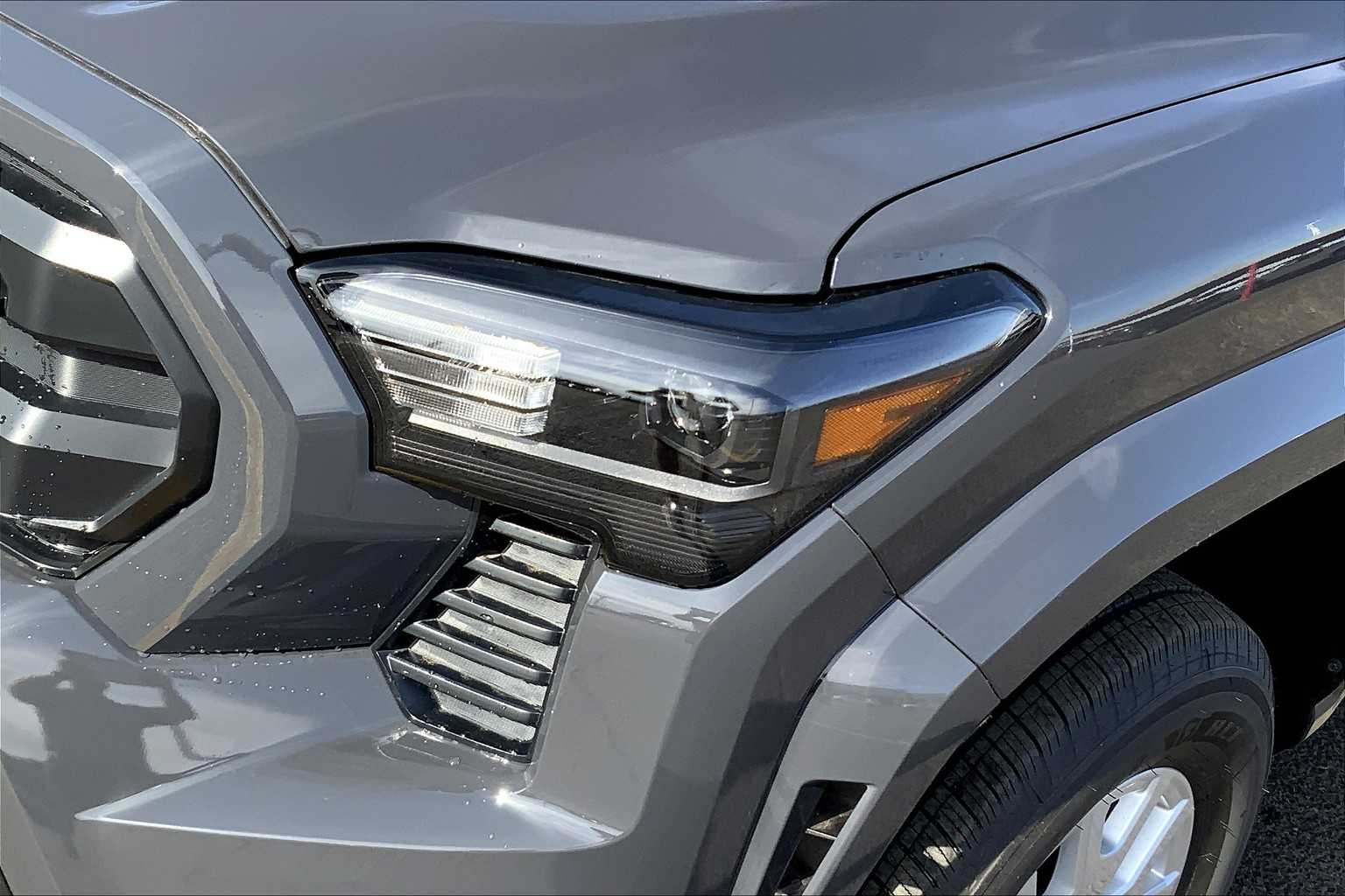 Vehicle image 13 of 22