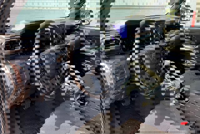 2025 Toyota Tacoma SR5 Image 9 of 19